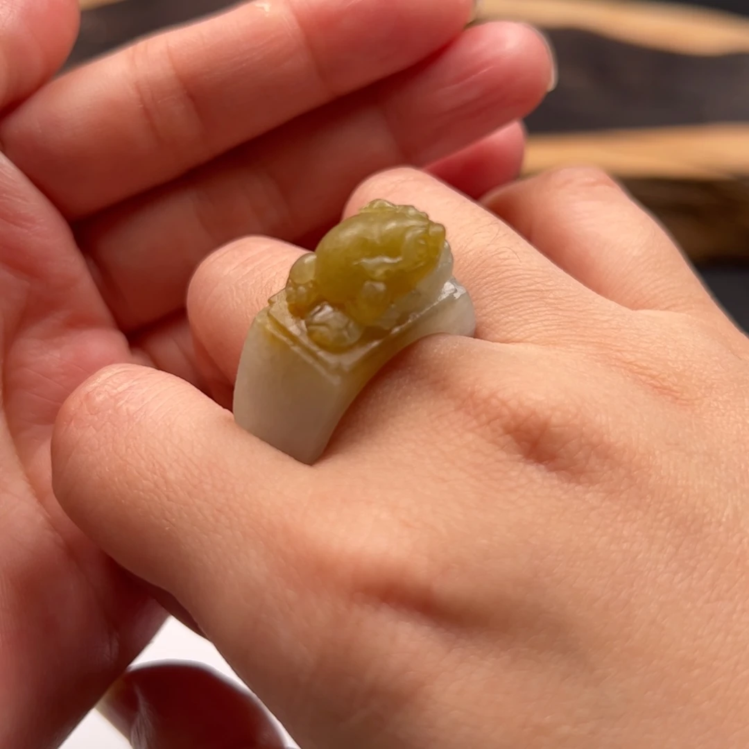 定制翡翠未镶嵌笑**生