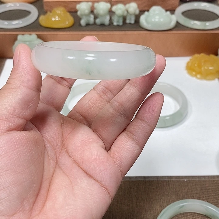 石英质玉手镯未镶嵌你*