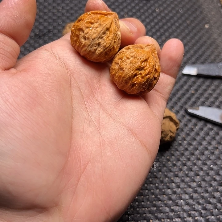 文玩核桃吊坠小狮子头