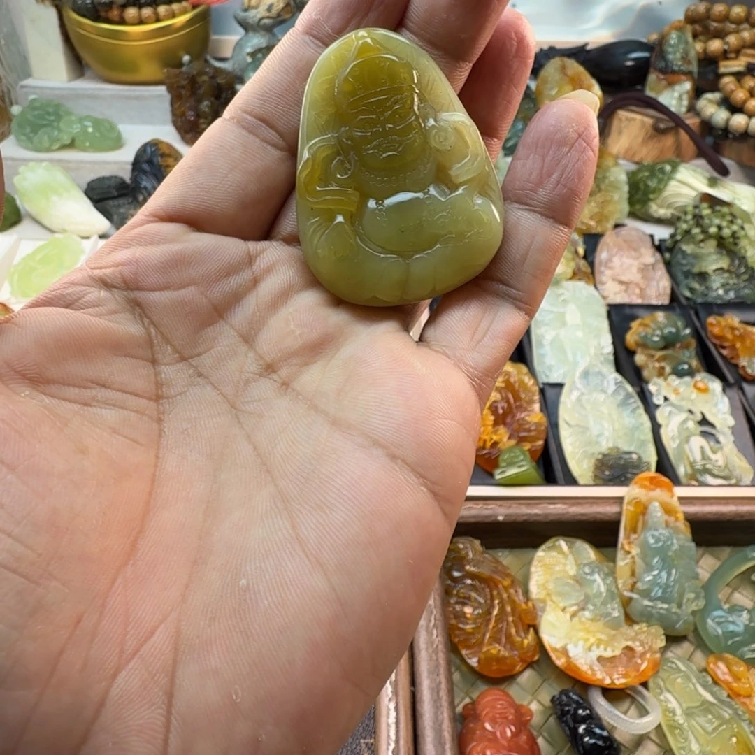 蛇纹石玉未镶嵌颈饰