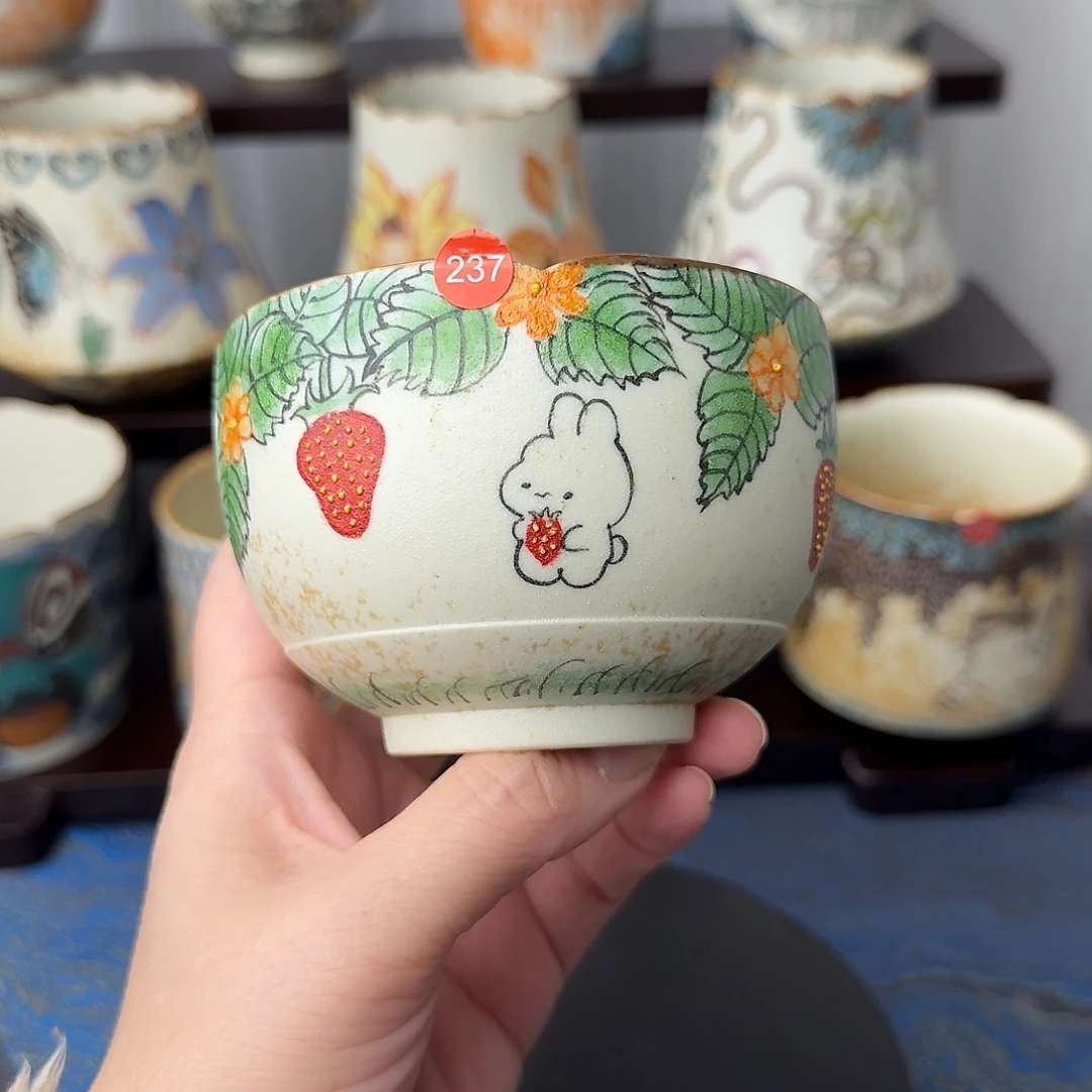 陶瓷237草莓兔手握杯