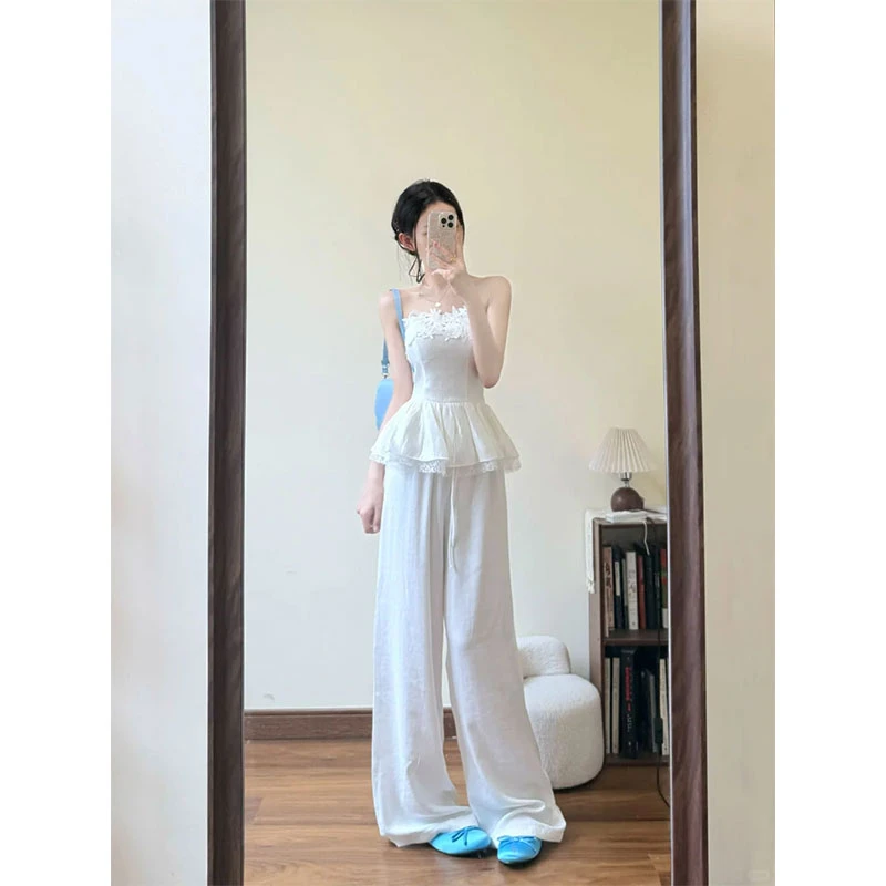 2025年夏季新款设计感露肩抹胸荷叶边小衫收腰上衣配高腰阔腿裤女