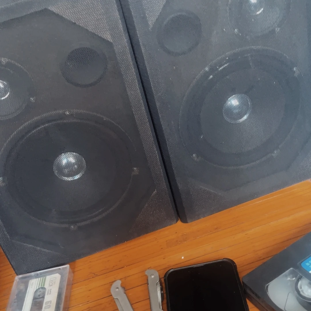 8新三无产品音箱，一对，小的包邮