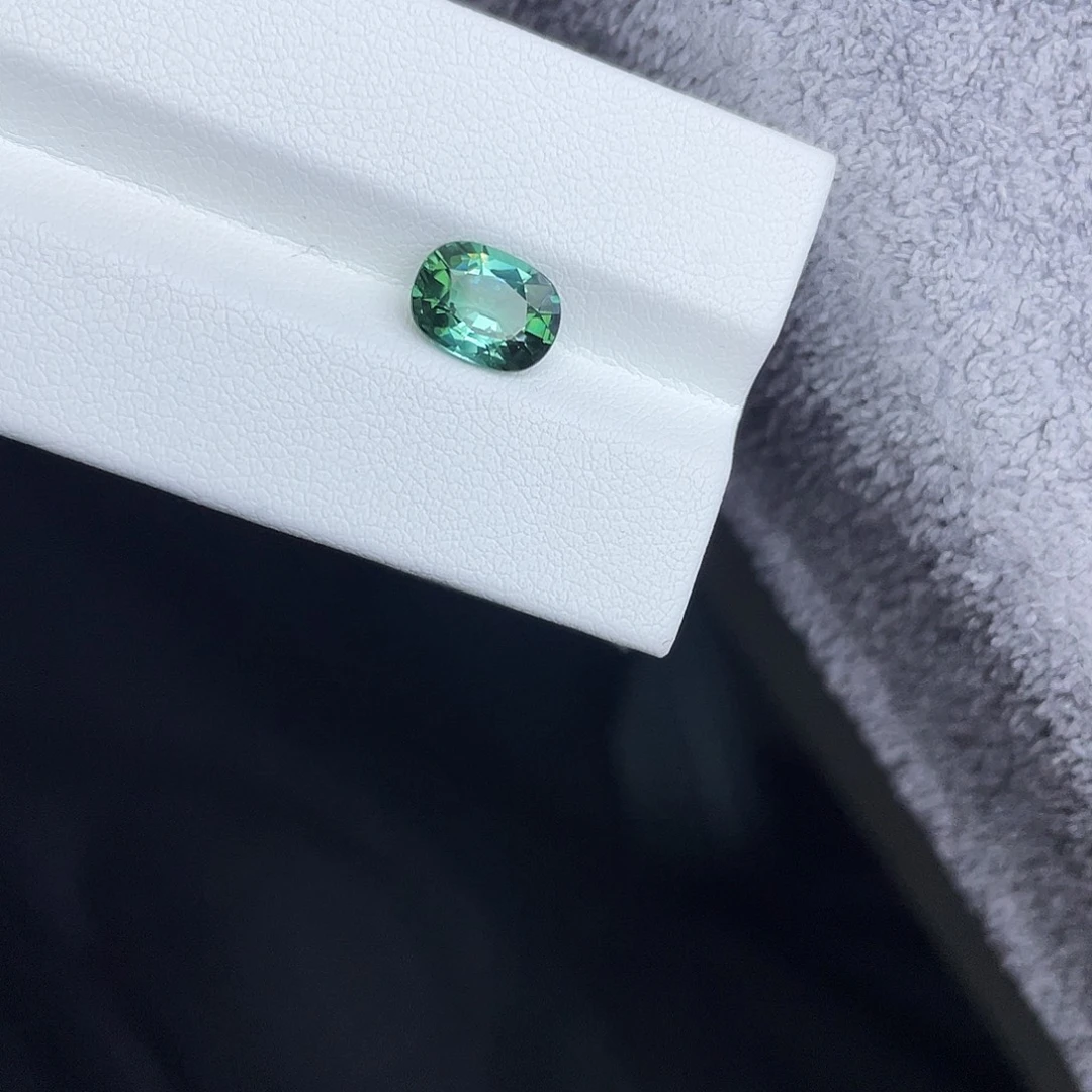 裸石碧玺未镶嵌1.85Ct。