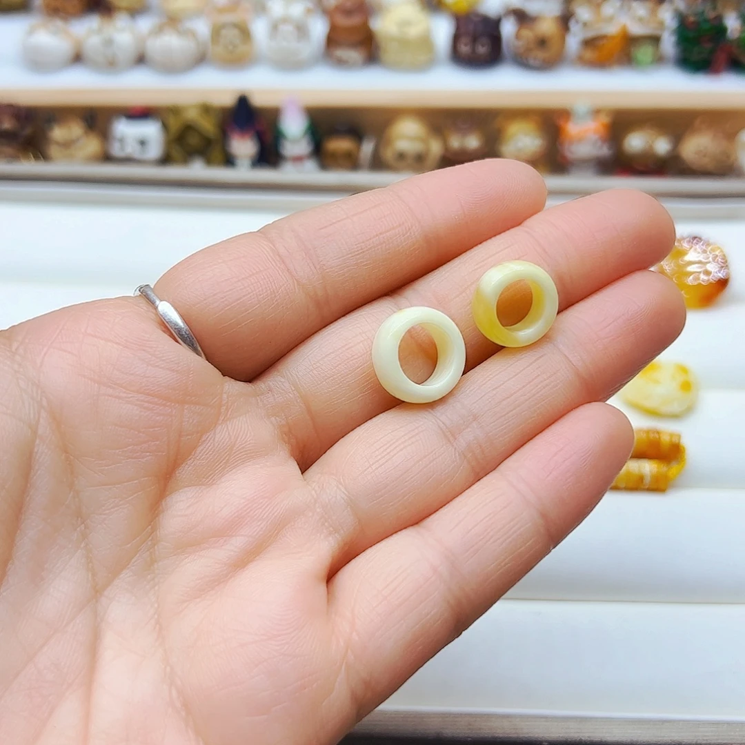 树脂制品手工打磨配饰