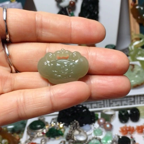 翡翠未镶嵌吊坠(赠链)