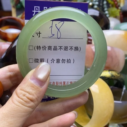 未镶嵌手镯石英质玉