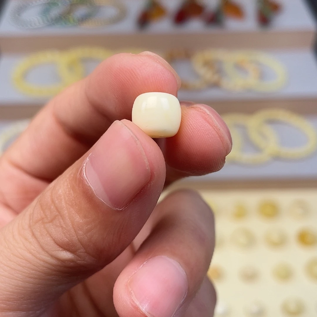 琥珀未镶嵌裸石9.2mm