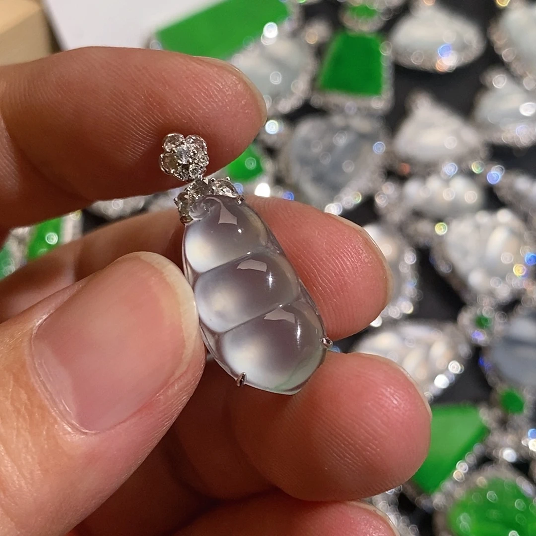 翡翠颈饰18K金镶嵌豆子