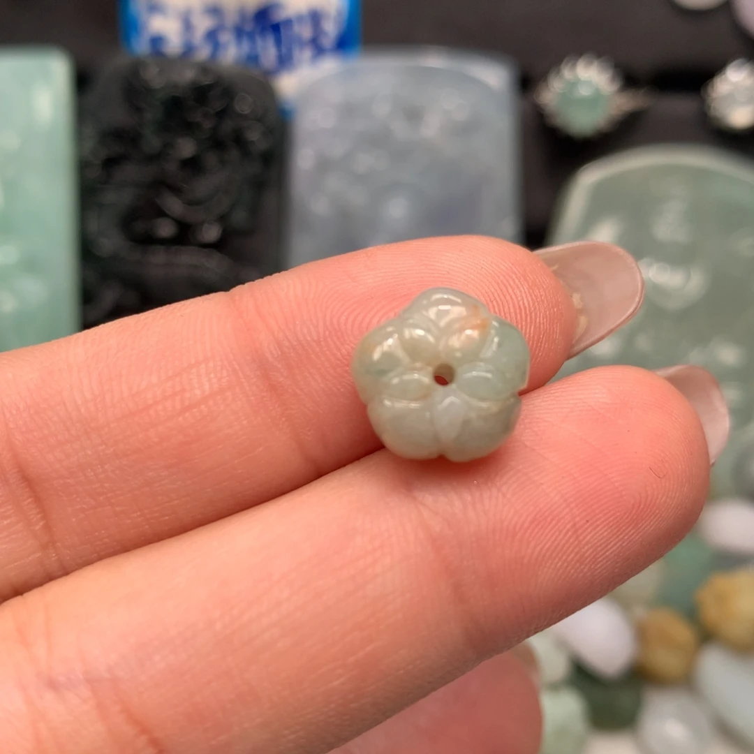 翡翠未镶嵌颈饰小花花