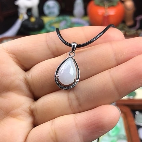 翡翠颈饰银S925镶嵌水滴吊坠