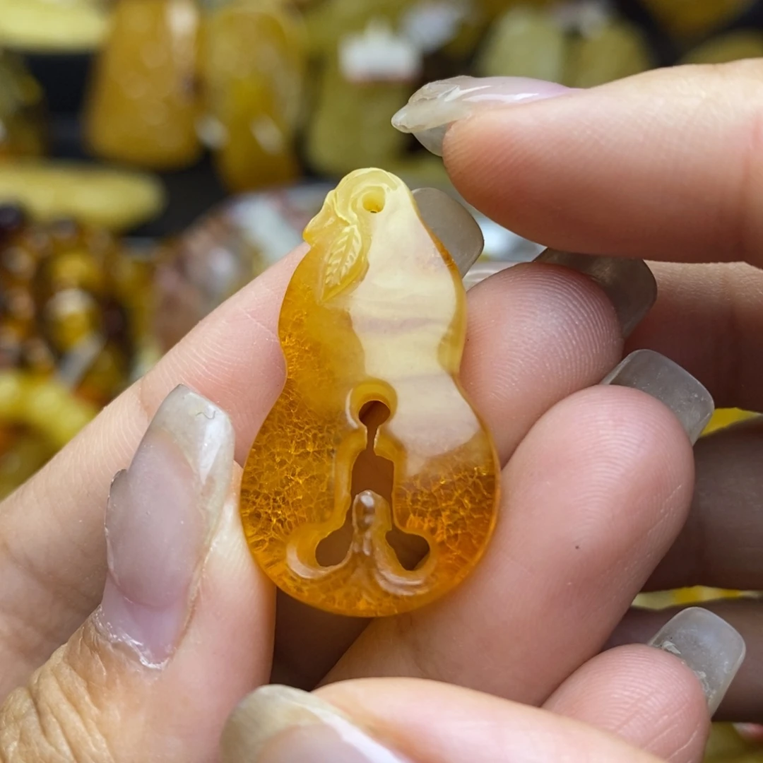 未镶嵌琥珀珠宝奇石