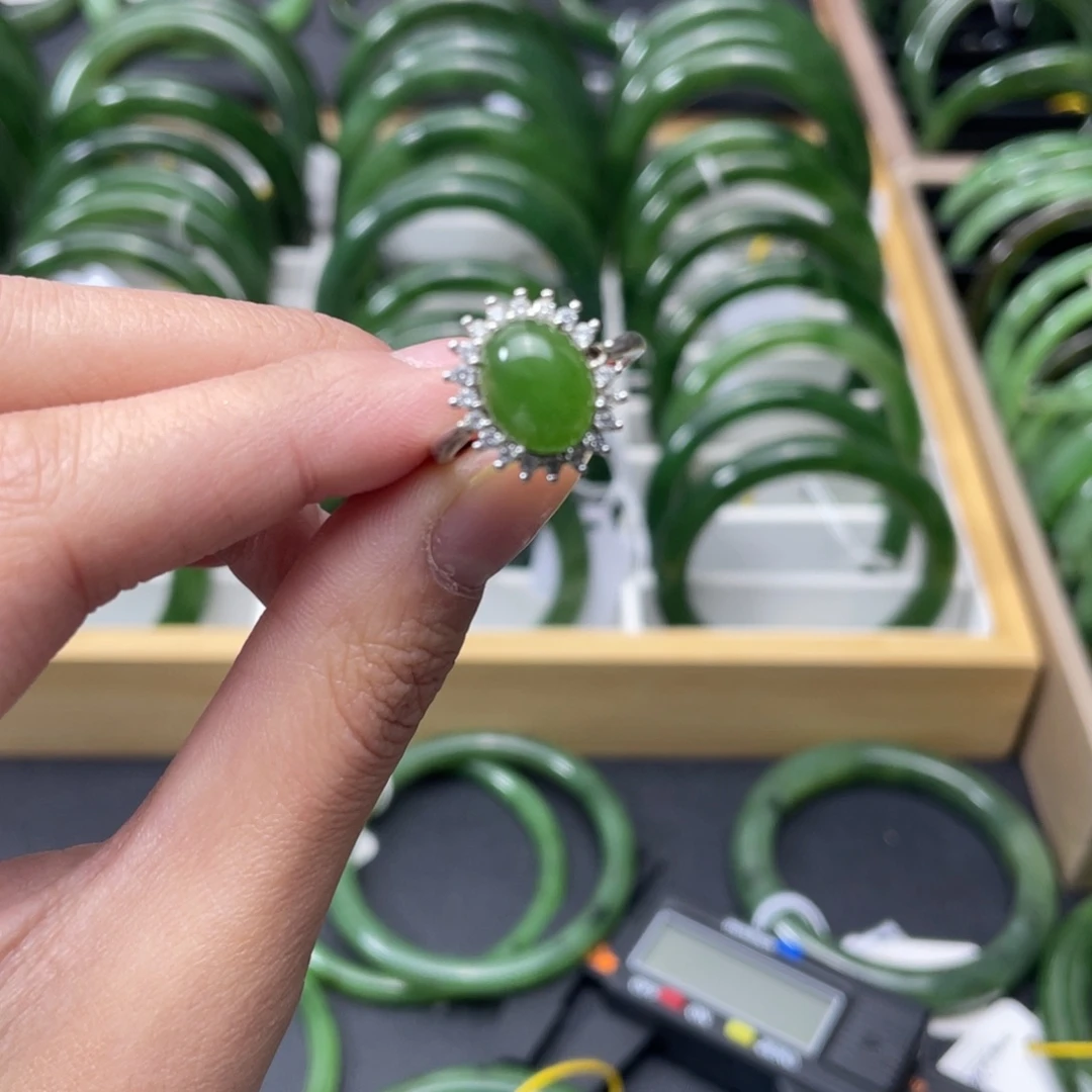 用***4和田玉未镶嵌手镯