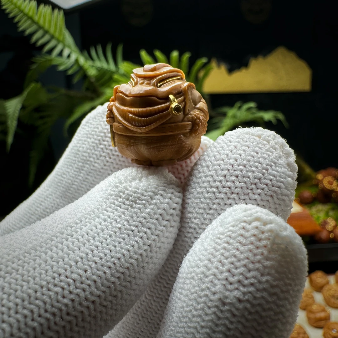 猴头核桃雕刻牛仔文泰（牛泰）