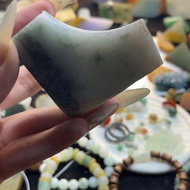 翡翠未镶嵌颈饰翡翠定制