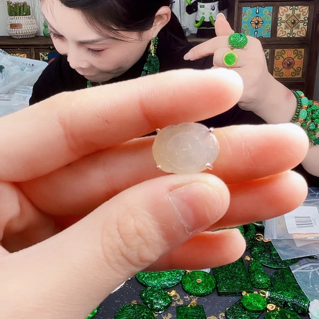 颈饰银S925镶嵌翡翠多样性