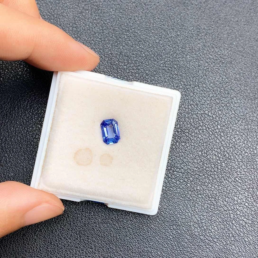 蓝宝石裸石1.5克拉