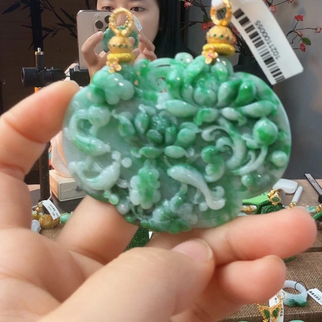 翡翠未镶嵌吊坠(赠链)