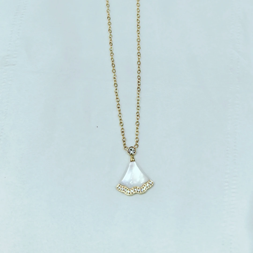 铜合金贝壳项链 小裙子时尚女设计款气质扇子镶嵌女项链锁骨链