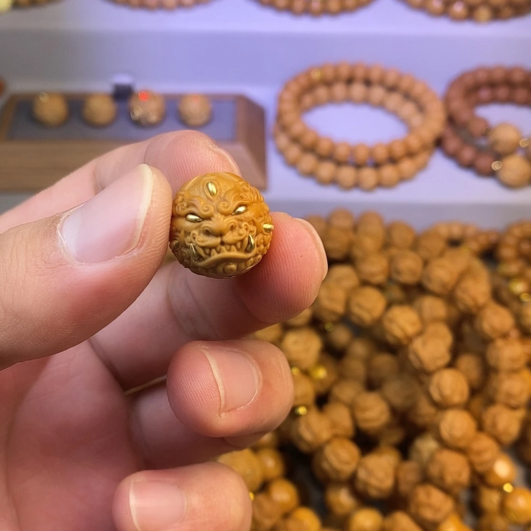 。***。猴头核桃吊坠唐狮