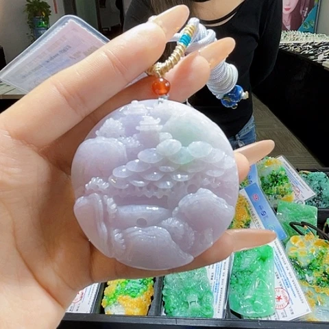 翡翠未镶嵌颈饰一个