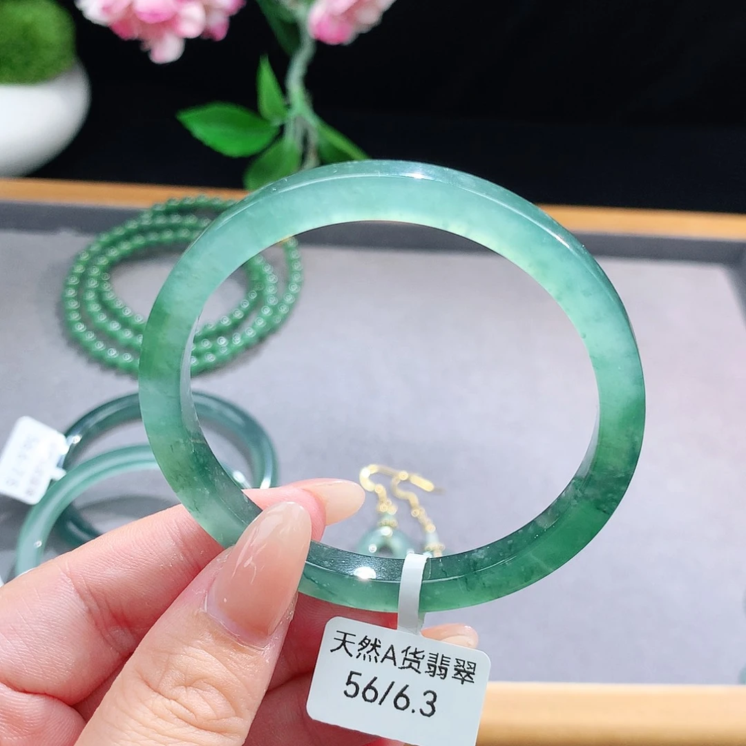 未镶嵌手镯（圆镯）翡翠