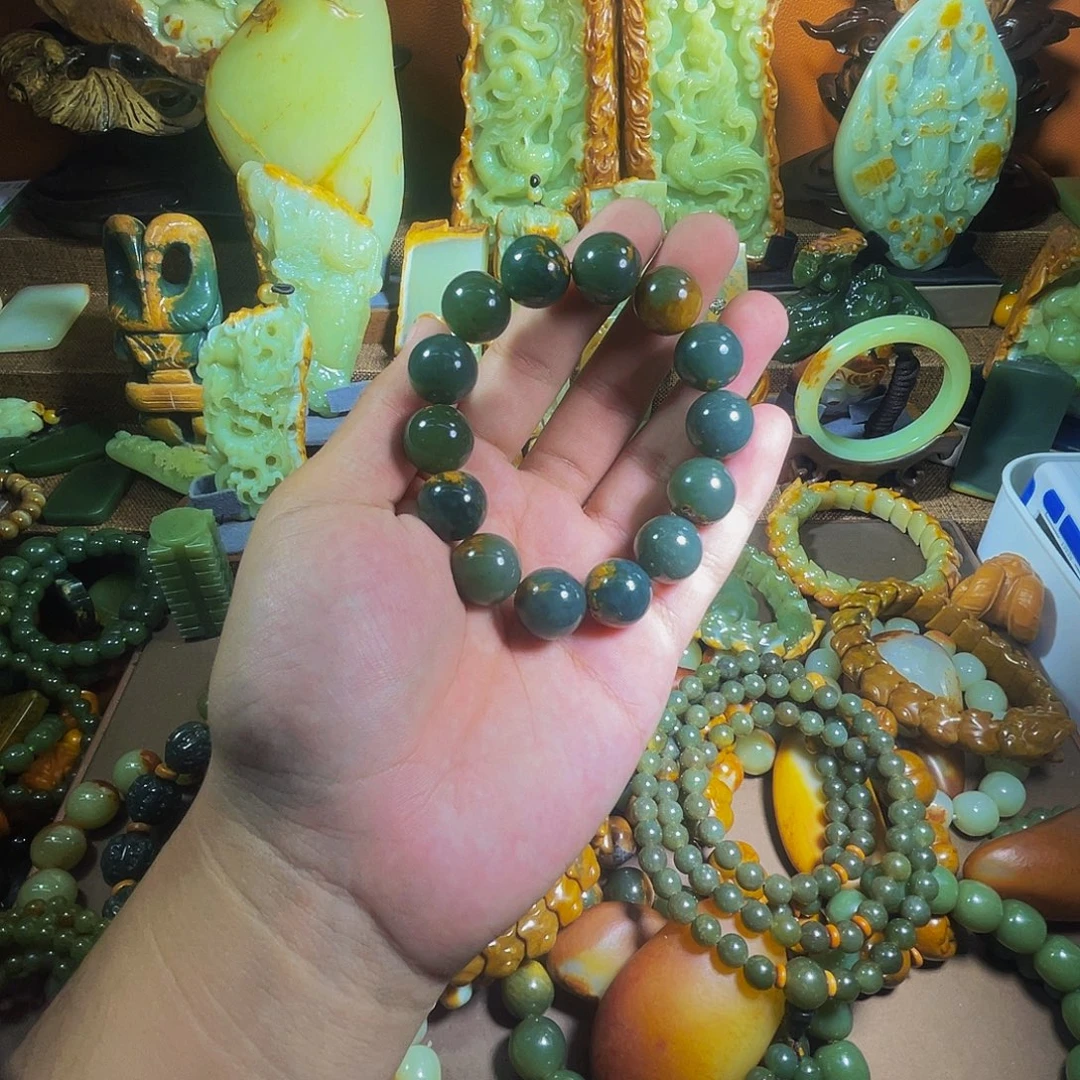 透闪石质玉未镶嵌珠宝奇石