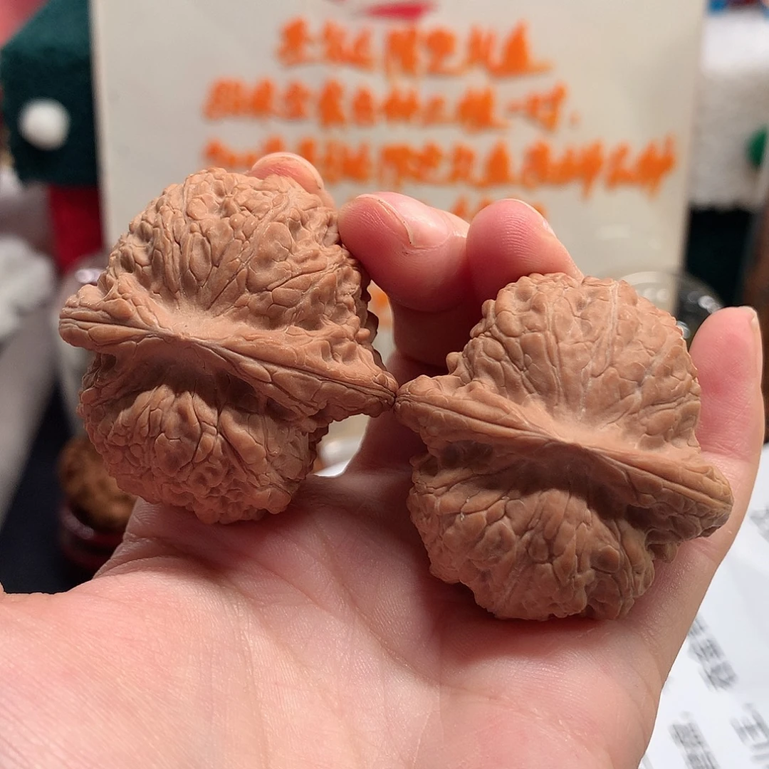 文玩核桃吊坠40血麒麟