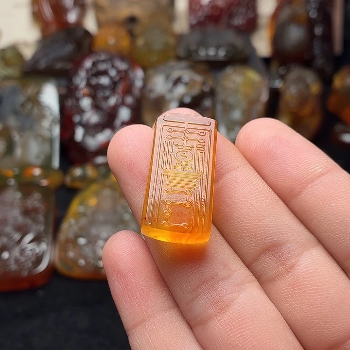 琥珀未镶嵌颈饰25