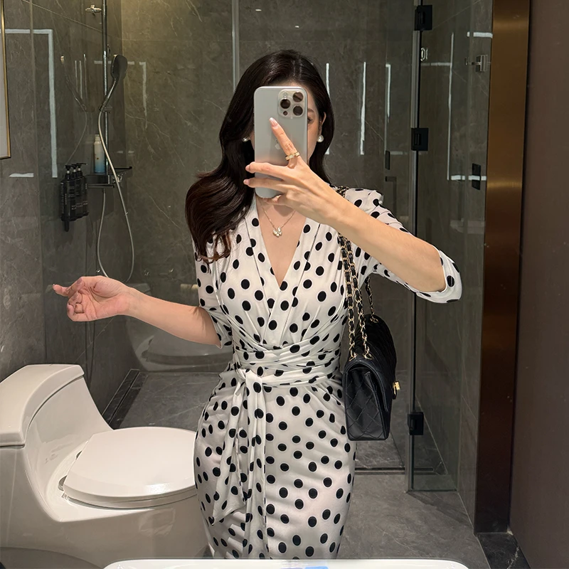 【罗马假日】水晶麻纱连衣裙女夏季新款性感V领绑带收腰修身包臀裙