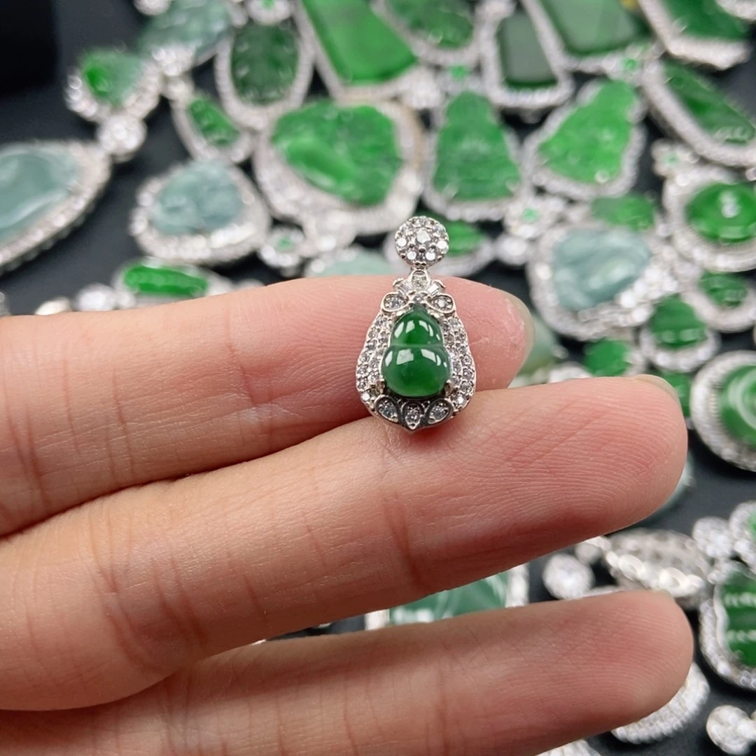 翡翠未镶嵌吊坠(不含链)