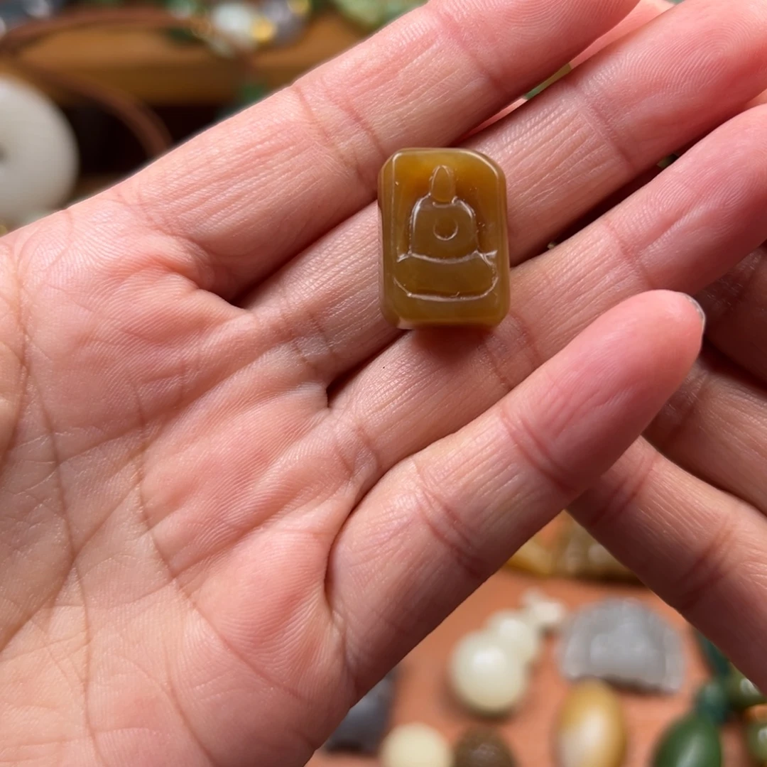 小***资和田玉未镶嵌颈饰