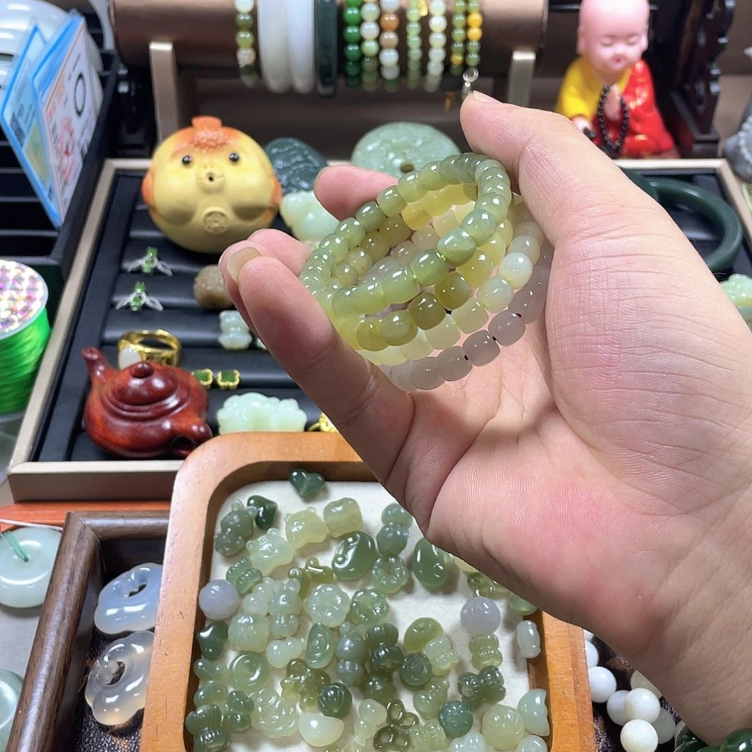 祝***妹和田玉未镶嵌颈饰