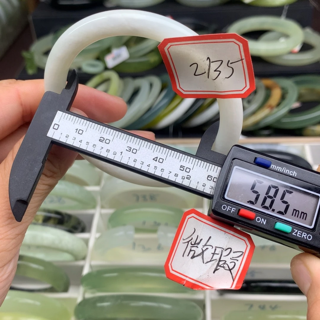 阿***妙未镶嵌蛇纹石玉手镯2135