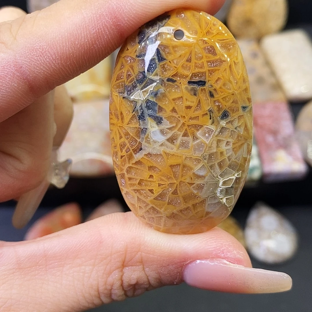 硅化玉颈饰合金仲**羽