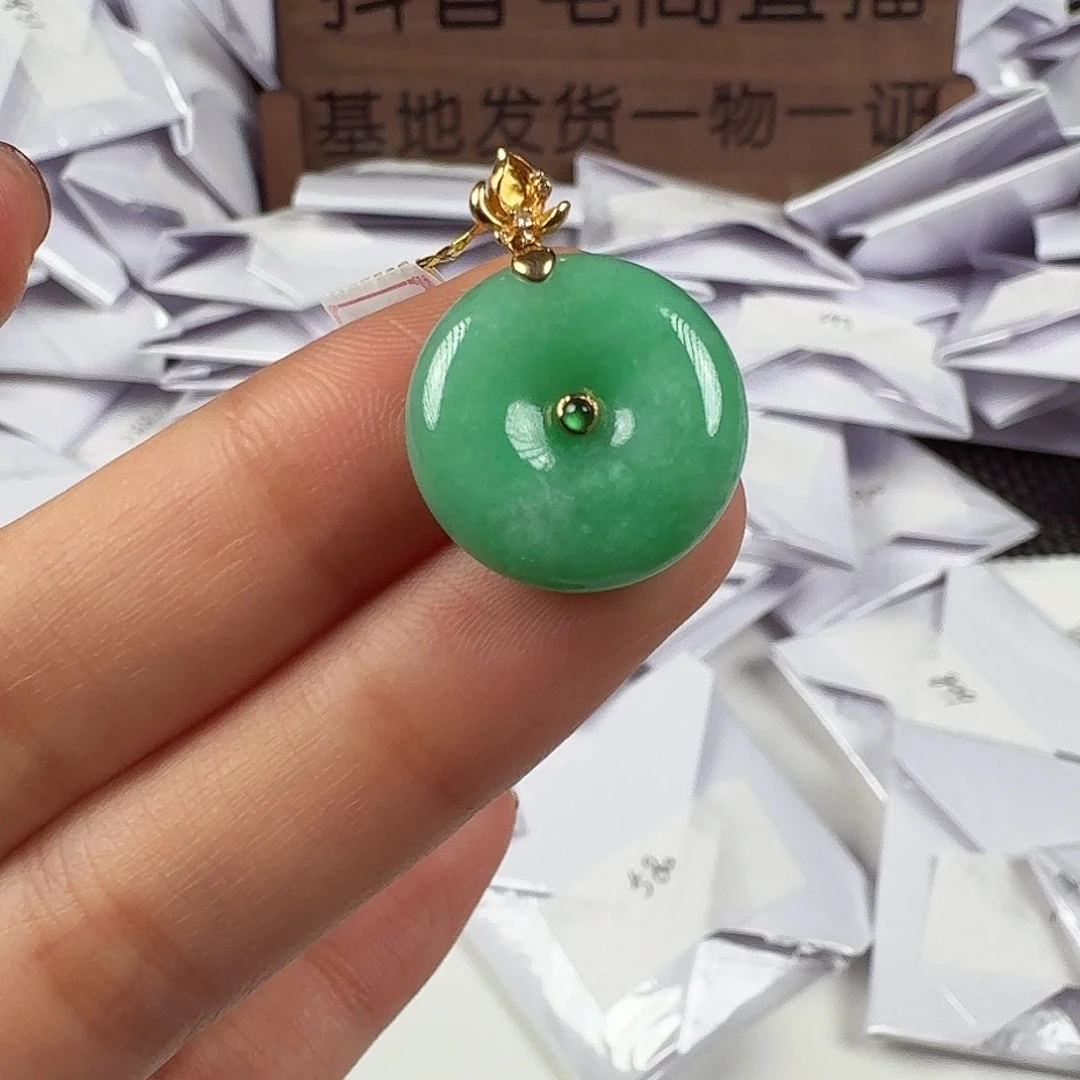 翡翠18K金镶嵌颈饰