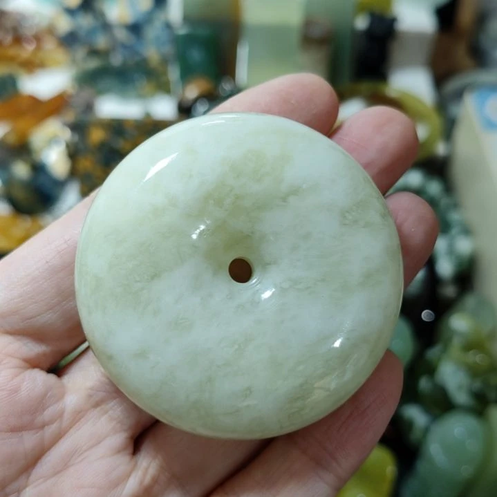 岫玉未镶嵌平安扣