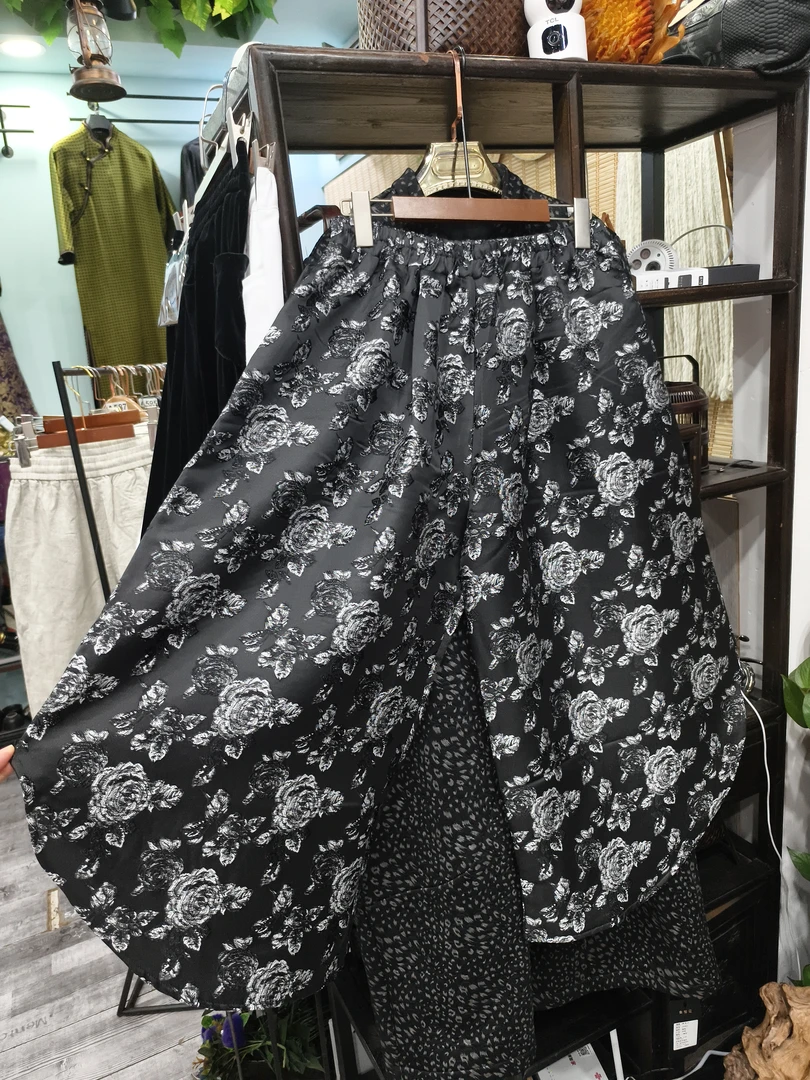 8006黄姐定制时尚百搭黑色花朵剪刀裤