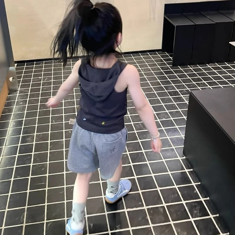 韩系儿童洋气连帽背心男女童夏季套装个性设计感舒适外穿上衣T恤