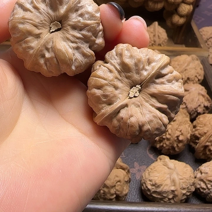 文玩核桃吊坠蛤蟆头