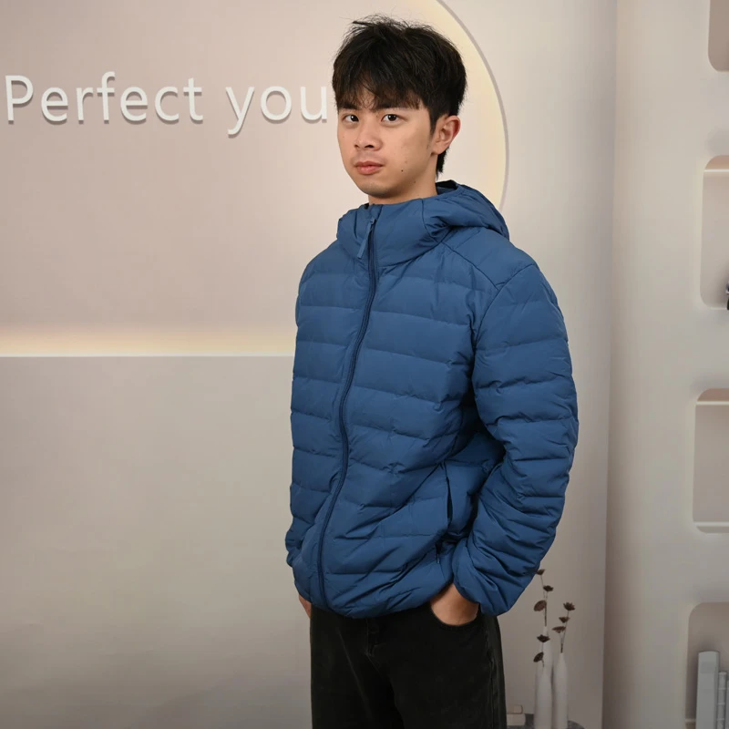 男士连帽蓝色羽绒服简约时尚短款白鸭绒外套秋冬日常通勤百搭上衣