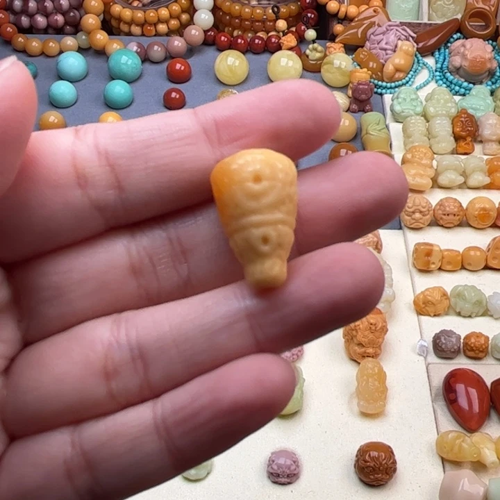 未镶嵌石英质玉（缅黄）珠宝半成品