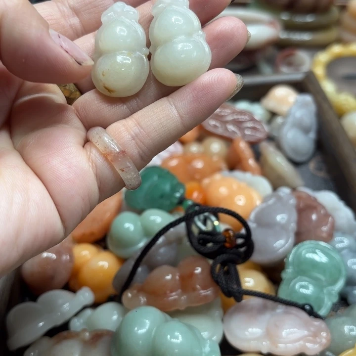 石英岩玉合金颈饰