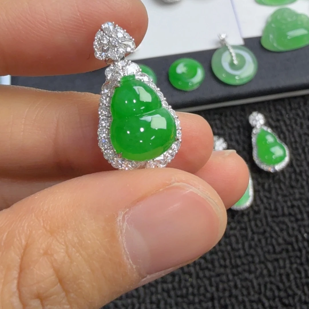 吊坠(不含链)18K金镶嵌翡翠葫芦