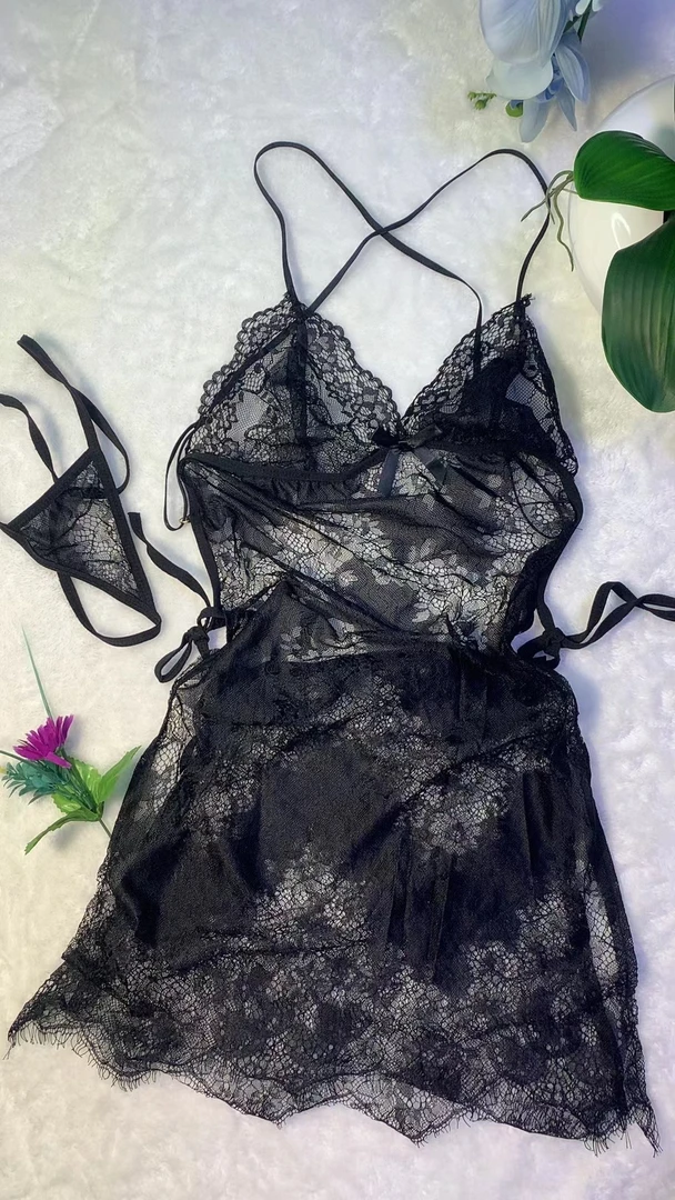 性感蕾丝两片式系带包臀露背睡衣