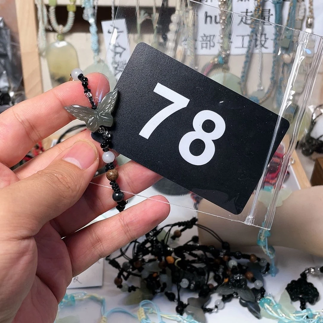 蛇纹石玉颈饰合金