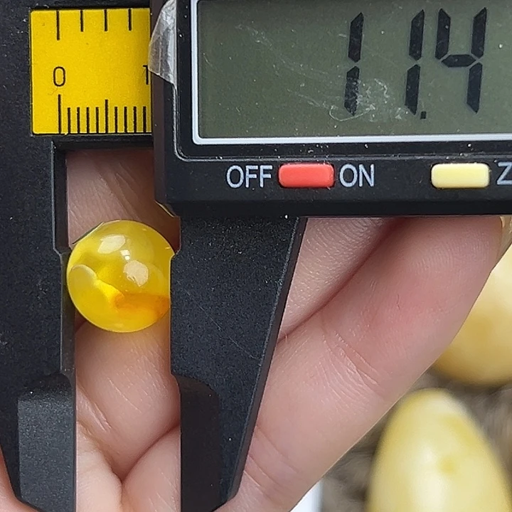 蜜蜡未镶嵌裸石微瑕131