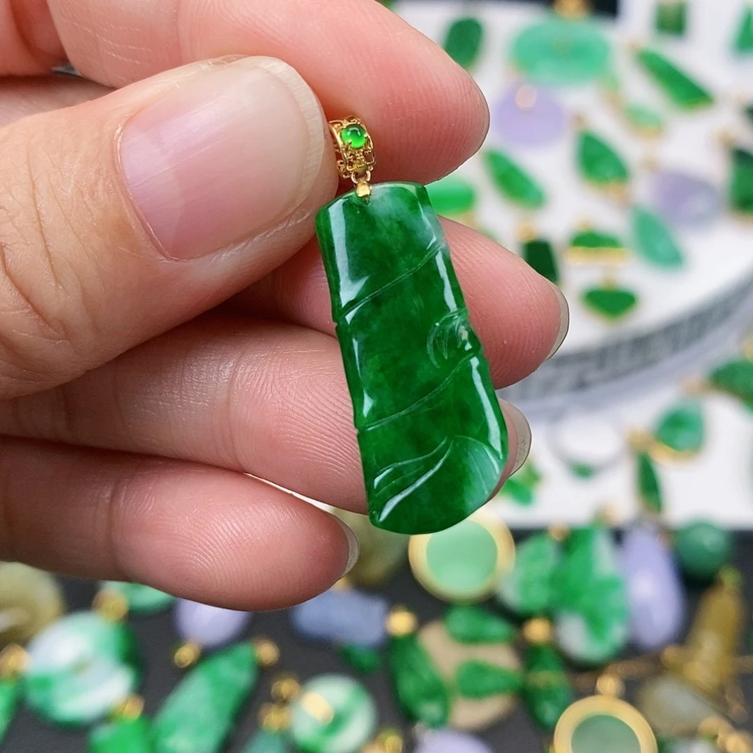 翡翠吊坠(不含链)18K金镶嵌