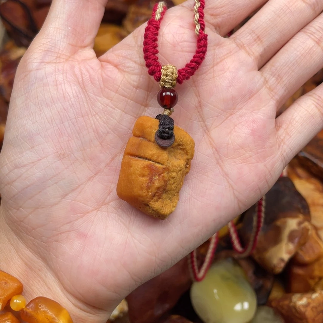 未镶嵌琥珀珠宝奇石