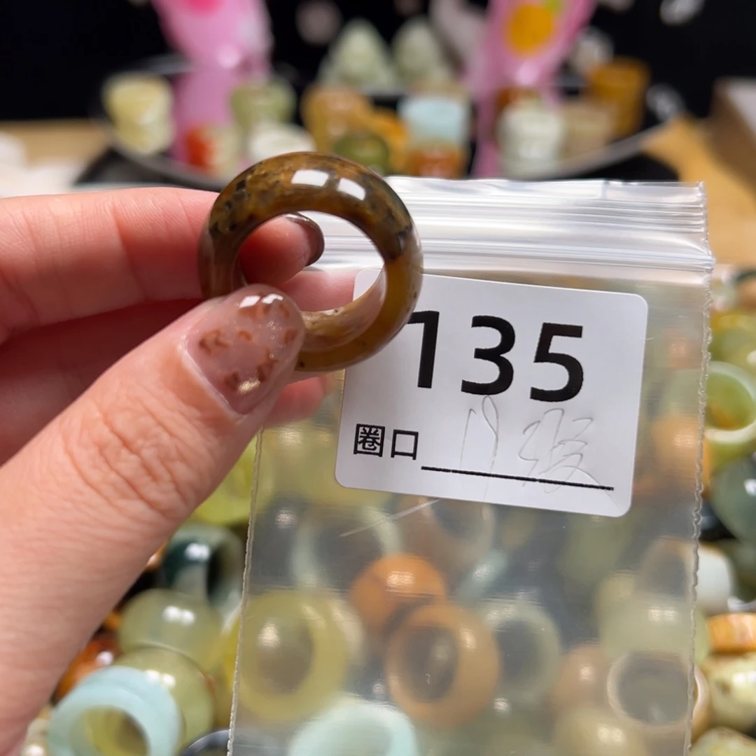 小***子蛇纹石玉未镶嵌戒指